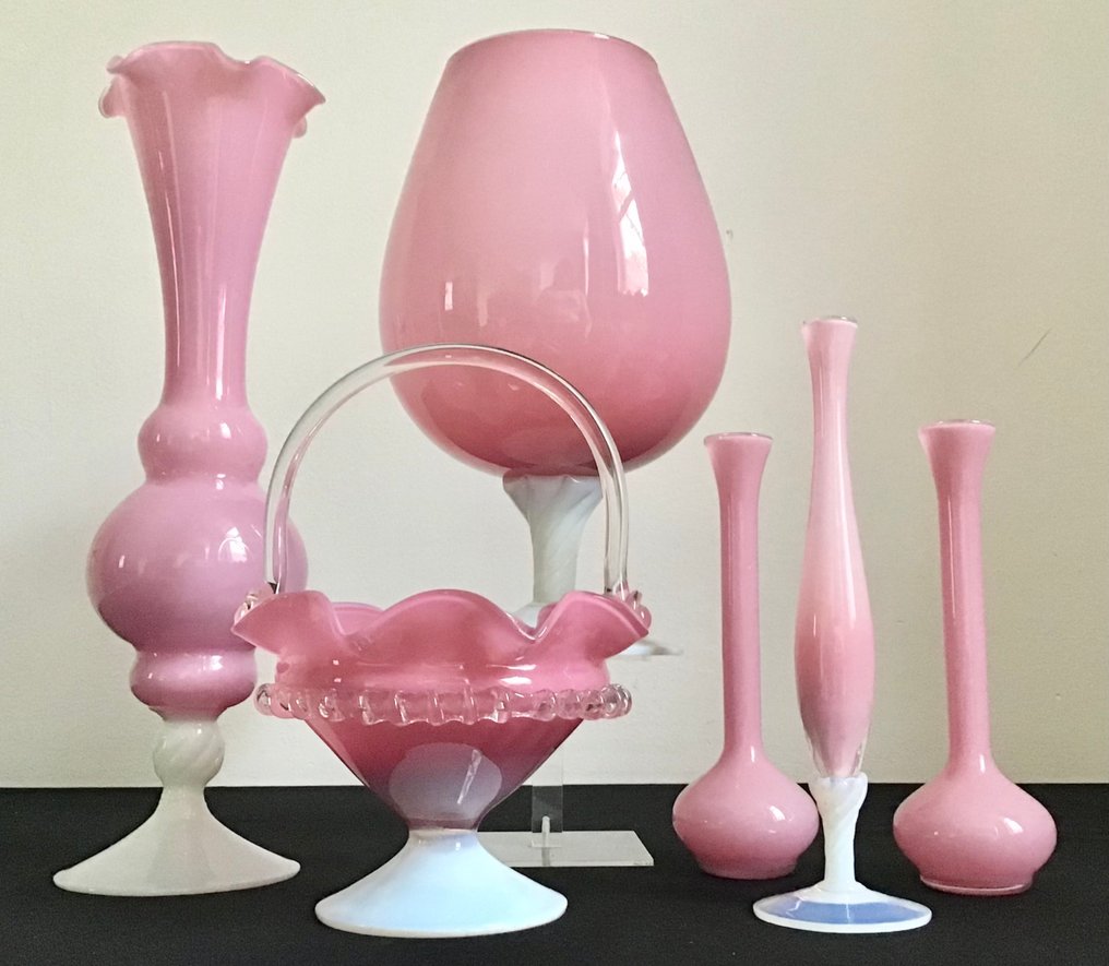 Βάζο (6)  - Όμορφη σύνθεση vintage βάζων και καλαθιού σε παλ ροζ οπάλ γυαλί. #3.2