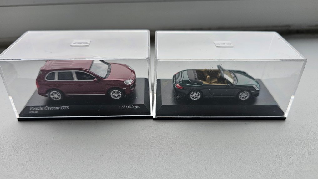 Minichamps 1:64 - Modellauto (2) - Porsche Cayenne GTS / Porsche 911 Carrera S Cabriolet #1.0