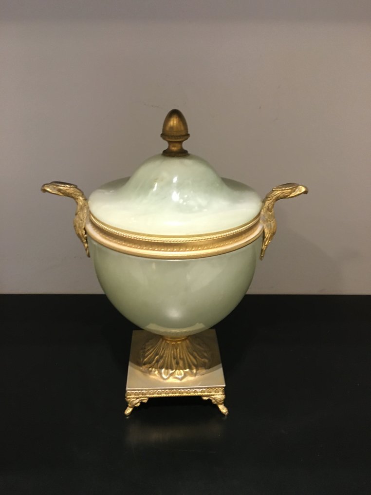 Lidded花瓶  - 浅绿色玉石 - 法国20世纪上半叶 #1.0