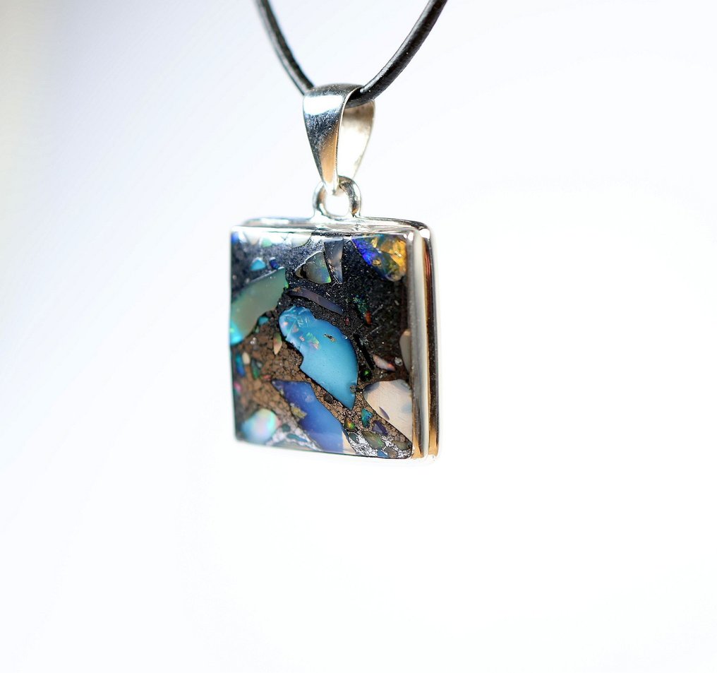 Αιθιοπικός όπας σε πυρίτης. Κρεμαστό / Cabochon / καινούργιο- 8.44 g - (1) #2.1