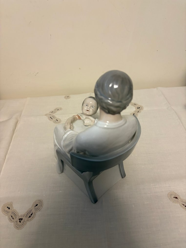 Royal Copenhagen - Γλυπτό, maternità - 23 cm - Πορσελάνη #4.3