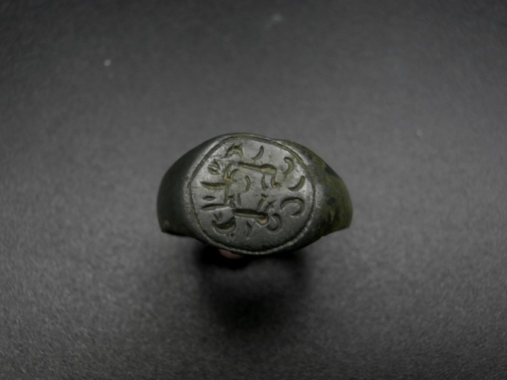 middelalderen Smuk bronze ring med to væsner.  (Ingen mindstepris) #1.0