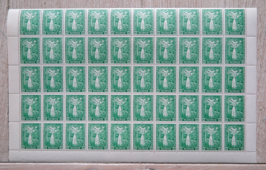 挪威  - 收藏在2本股票簿/相册中 + 旧相册页 #1.0