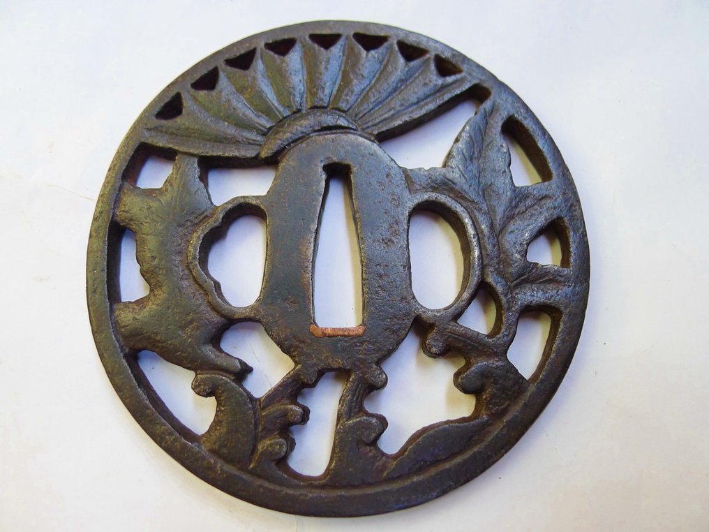 Όμορφο sukashi Kinai με πολλά λεπίδες, με ανάγλυφο μοτίβο φύλλου, μεγάλο tsuba με πιστοποιητικό - Ιαπωνία - Edo Period (1600-1868) #2.1