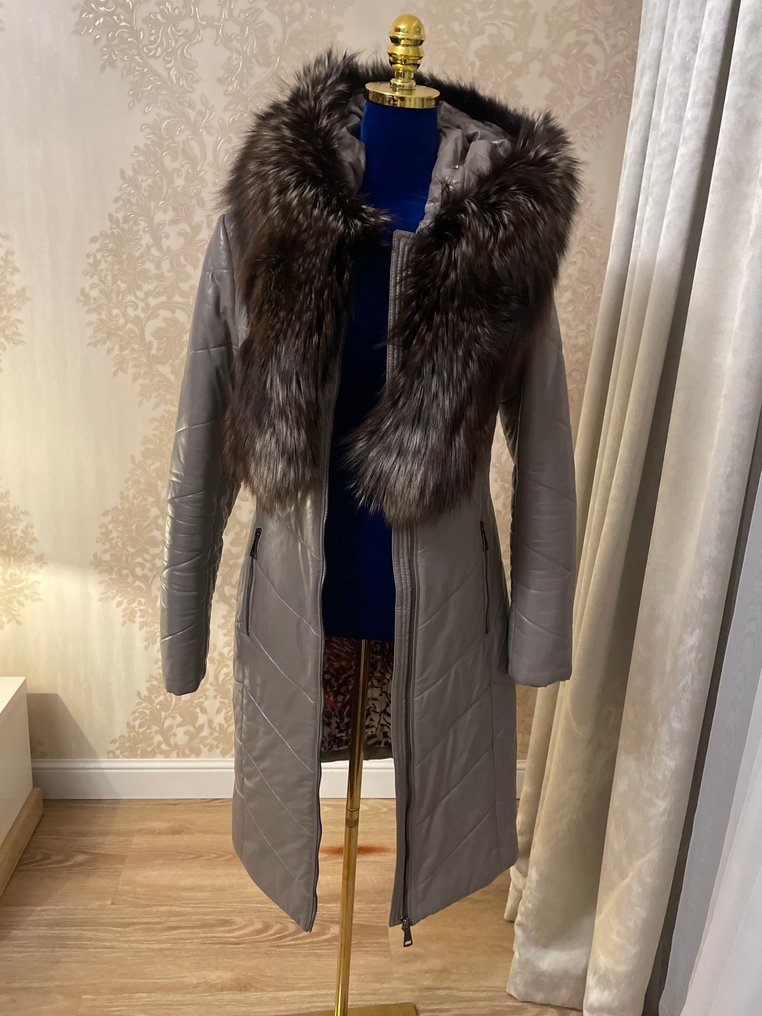 Artisan Furrier - Abrigo #1.0