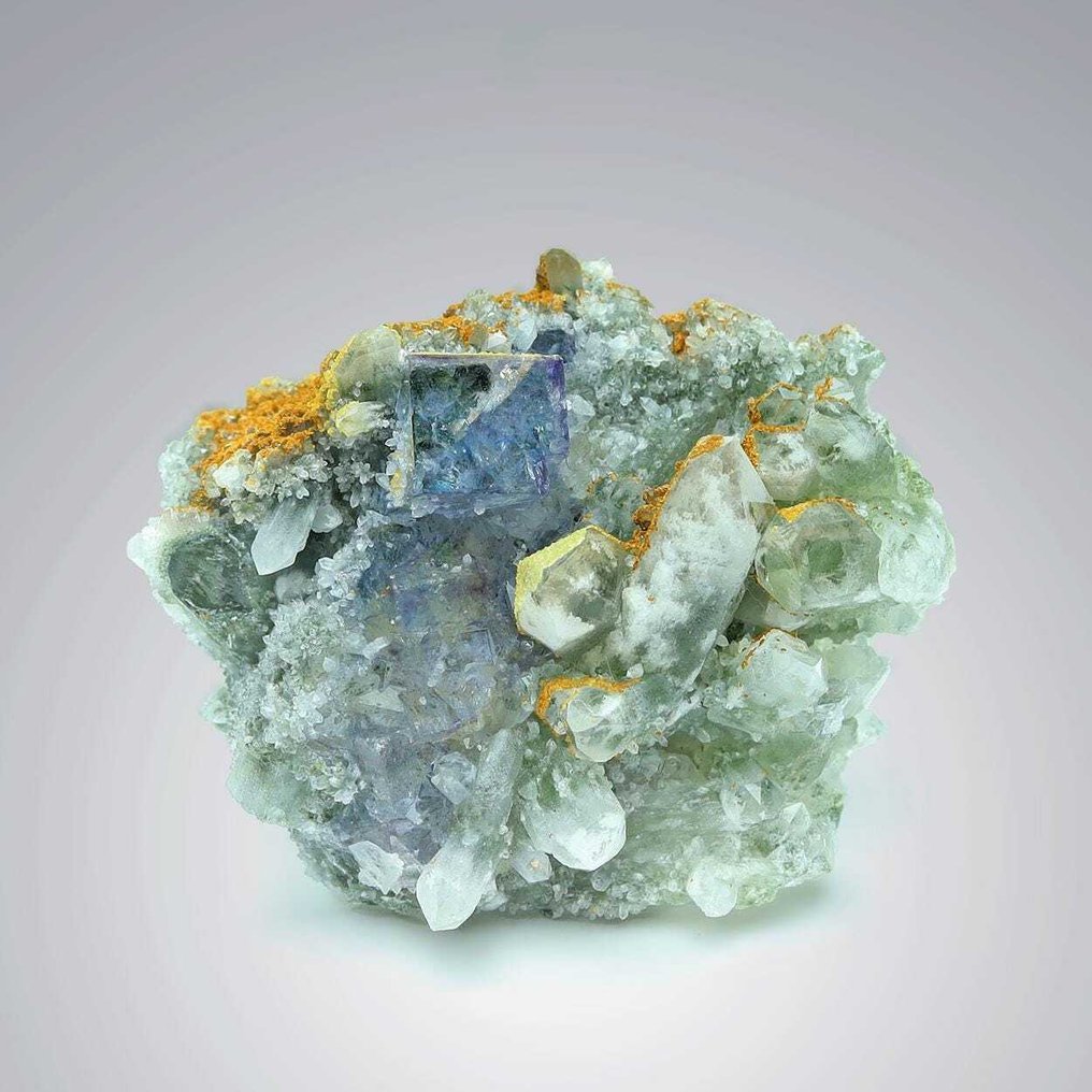 Εκπληκτικό φθορίτη και χαλαζίας από το Yaogangxian, Κίνα. Δείγμα - Ύψος: 4 cm - Πλάτος: 3.2 cm- 40 g #2.1