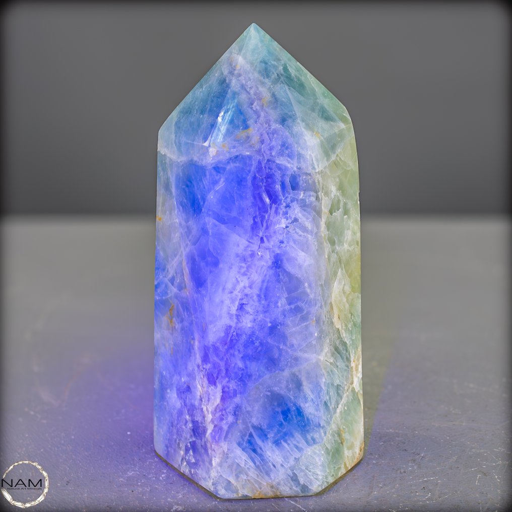 天然方解石方尖碑 清晰、结构和光彩照人的优雅- 1045.81 g #1.0