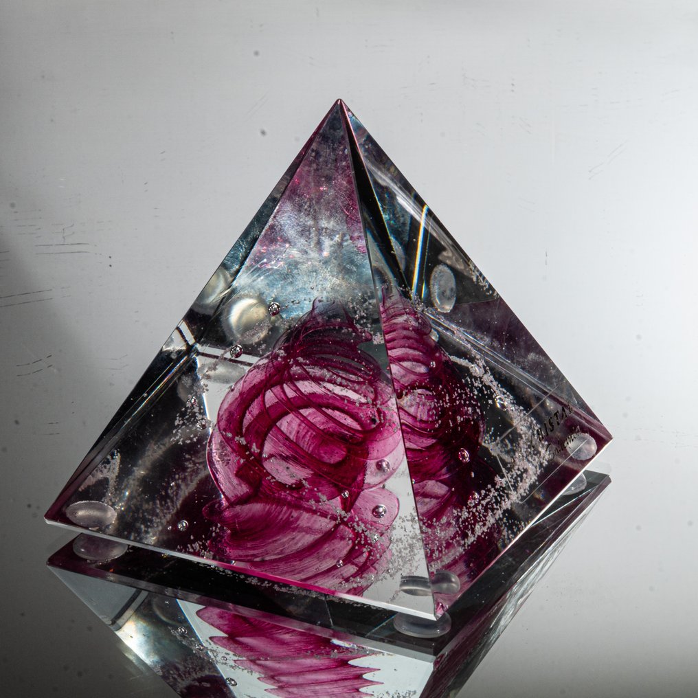 Artcristal Bohemia - Brevpresser - Künstlerische Pyramide - Höhe 7,5 cm - Glas #1.0