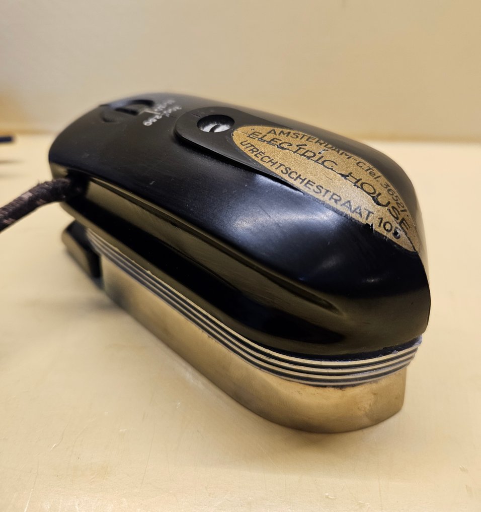 Lucas Holder - Ferro de engomar -  Smoothie - Baquelite, Aço #1.0