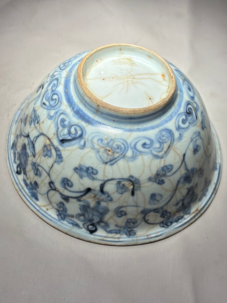 Βίδα διακοσμημένη σε μπλε υπό κάλυψη (Πωλείται χωρίς ελάχιστη τιμή) - Πορσελάνη - Κίνα - Ming Dynasty (1368-1644) #4.3