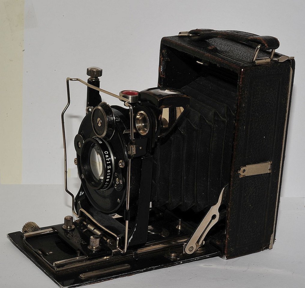 Contessa Nettel Zeiss Tessar 105mm f/4.5 su Compur da 1 a 1/250 da viaggio 120 / medium format camera #1.0