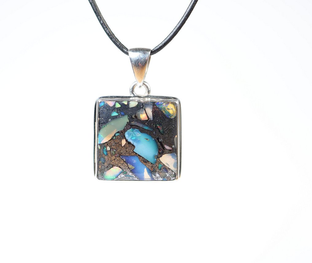 Αιθιοπικός όπας σε πυρίτης. Κρεμαστό / Cabochon / καινούργιο- 8.44 g - (1) #1.0