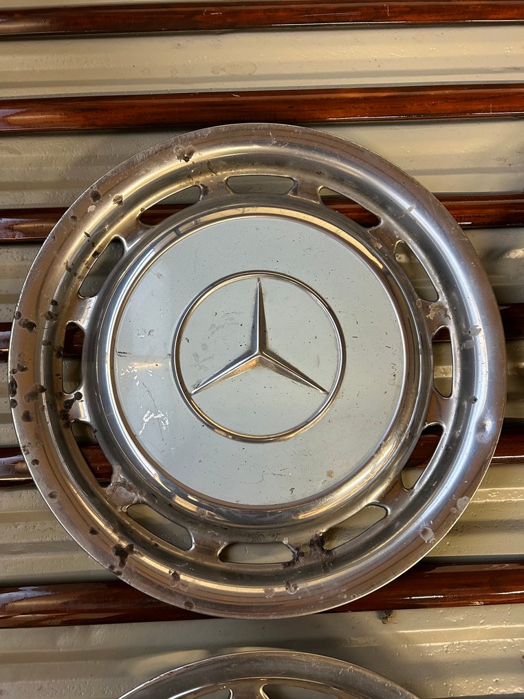 轮毂盖 - Mercedes-Benz - 200D - 1980 #2.1