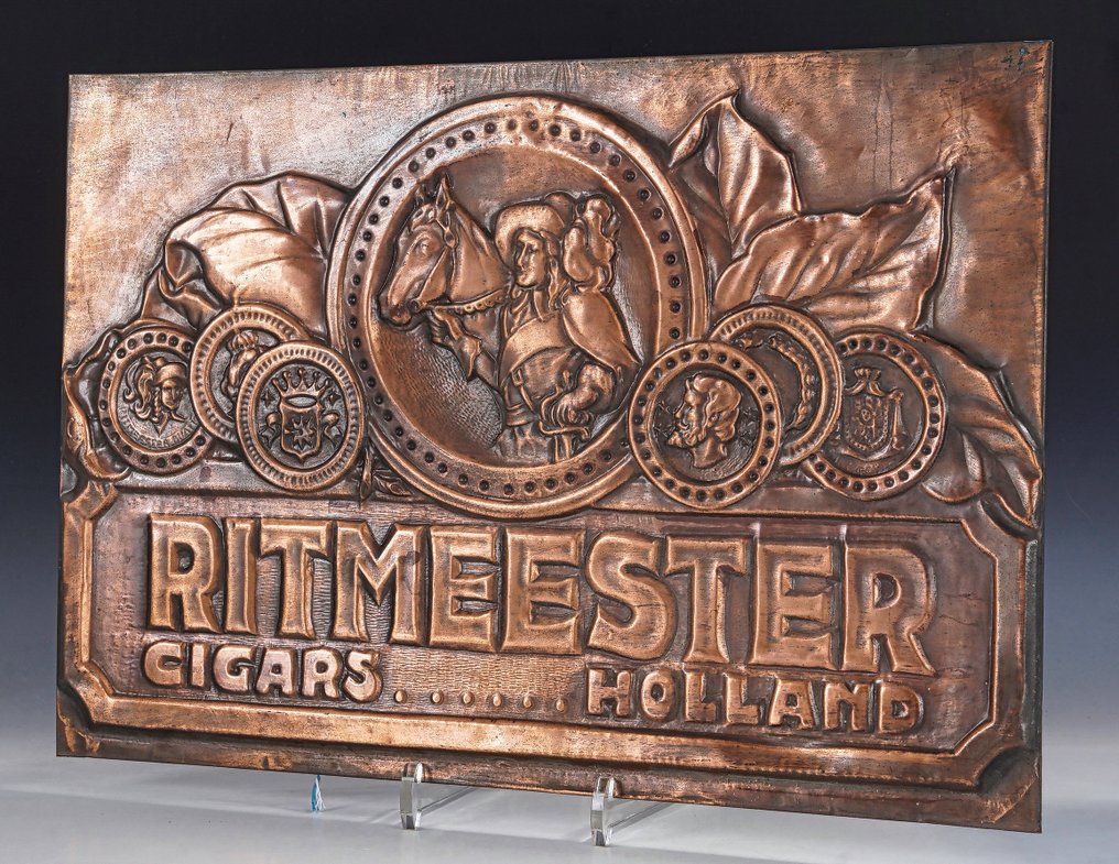 Ritmeester - 標誌 - 矩形新艺术风格广告牌,由压制铜制成,展示Ritmeester Cigars Holland的标志,1920年代 - 銅 #4.3