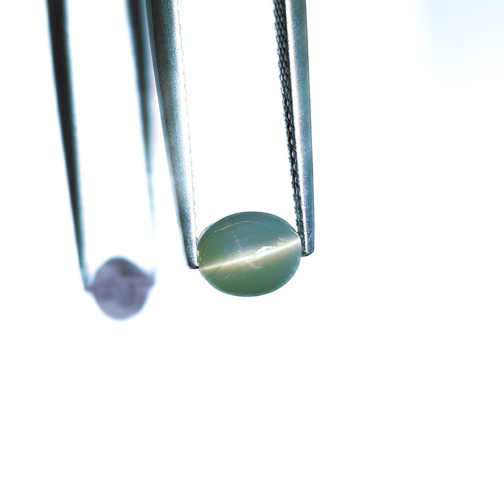 紫翠玉, 猫眼石／金绿宝石  - 1.68 ct - 国际宝石研究院（IGI） - ColorChang Alex Cat's Eye #4.3