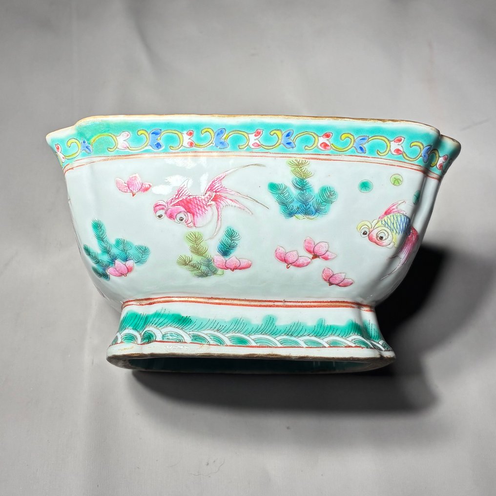 Βολή τετραγωνικής διατομής με διακόσμηση με ψάρια. - Πορσελάνη - Κίνα - Tongzhi (1862-1874) #1.0