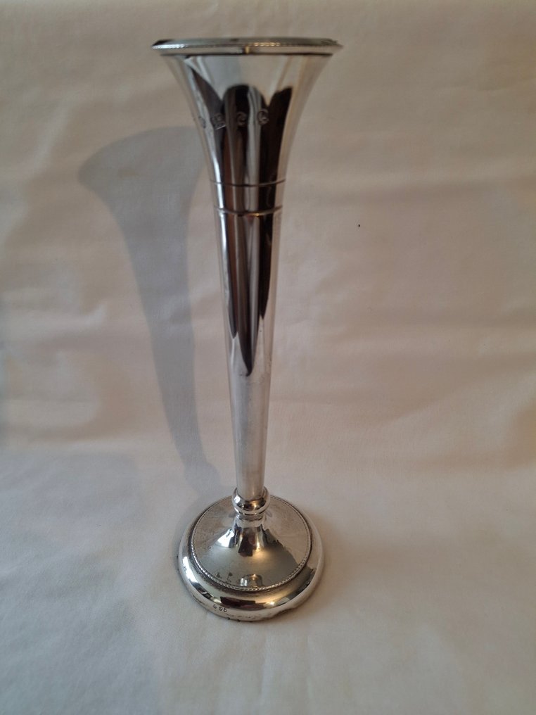 花瓶 -  荷格 1级银制花瓶，来自英国，20世纪下半叶。 - .925 银 - 银色高花瓶 #1.0