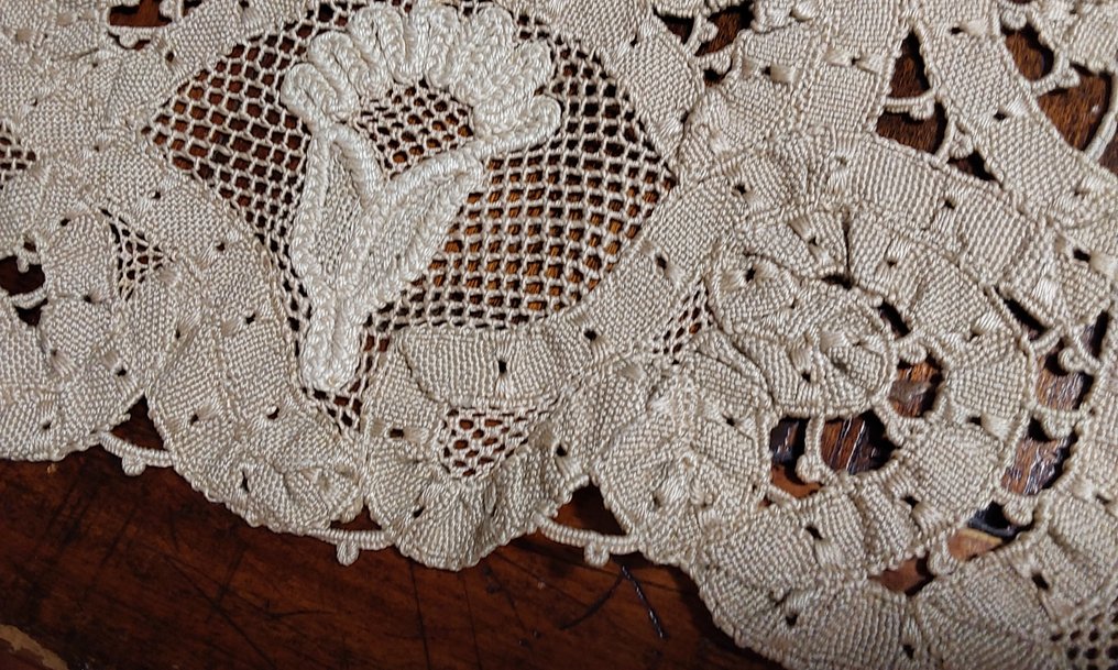 Dug  - 145 cm - 111 cm - Gamle broderier #3.2