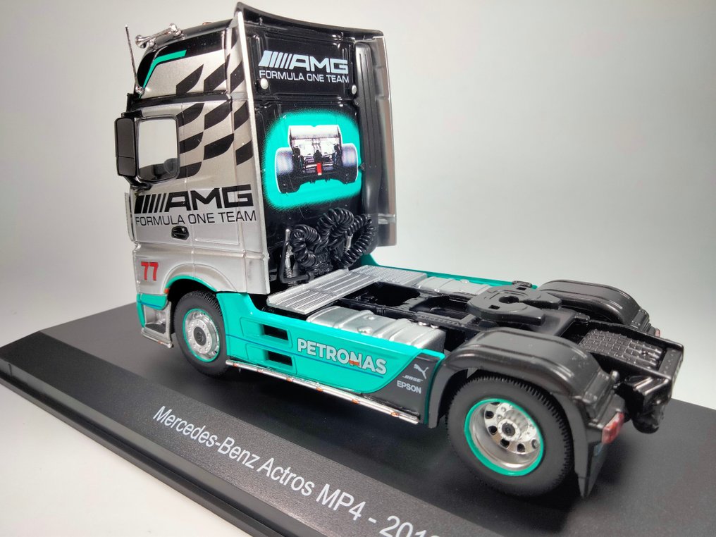 Truck Collection 1:43 - Modellastlbil - Mercedes-Benz Actros MP4 "AMG Petronas F1 Team" (2012) #1.0