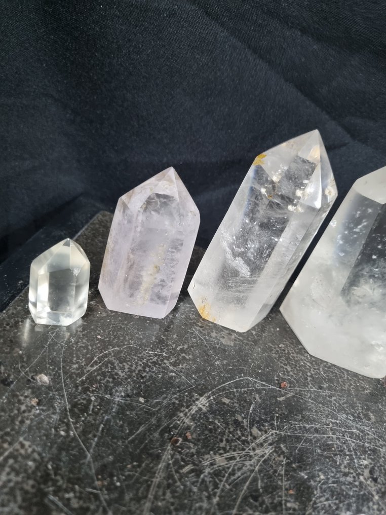 7 διαυγή σημεία από βερνικίτη, 10,2 - 4 εκ. Αιχμή κρυστάλλου- 988 g #1.0