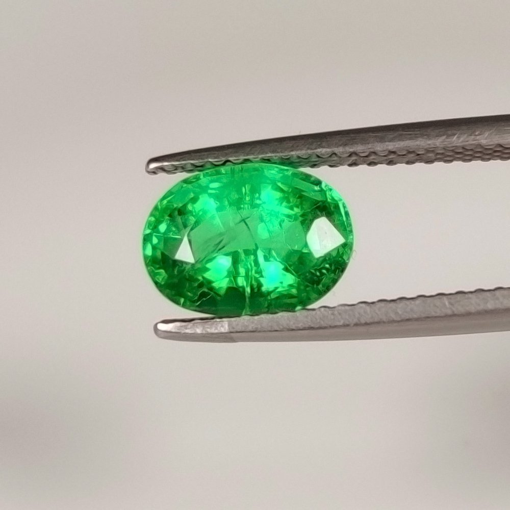 Vert Émeraude  - 2.14 ct - International Gemological Institute (IGI) #2.1