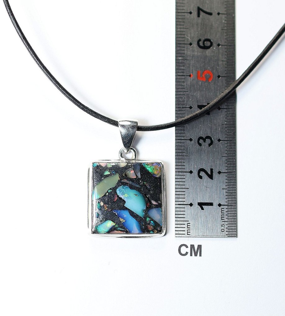 Αιθιοπικός όπας σε πυρίτης. Κρεμαστό / Cabochon / καινούργιο- 8.44 g - (1) #3.2