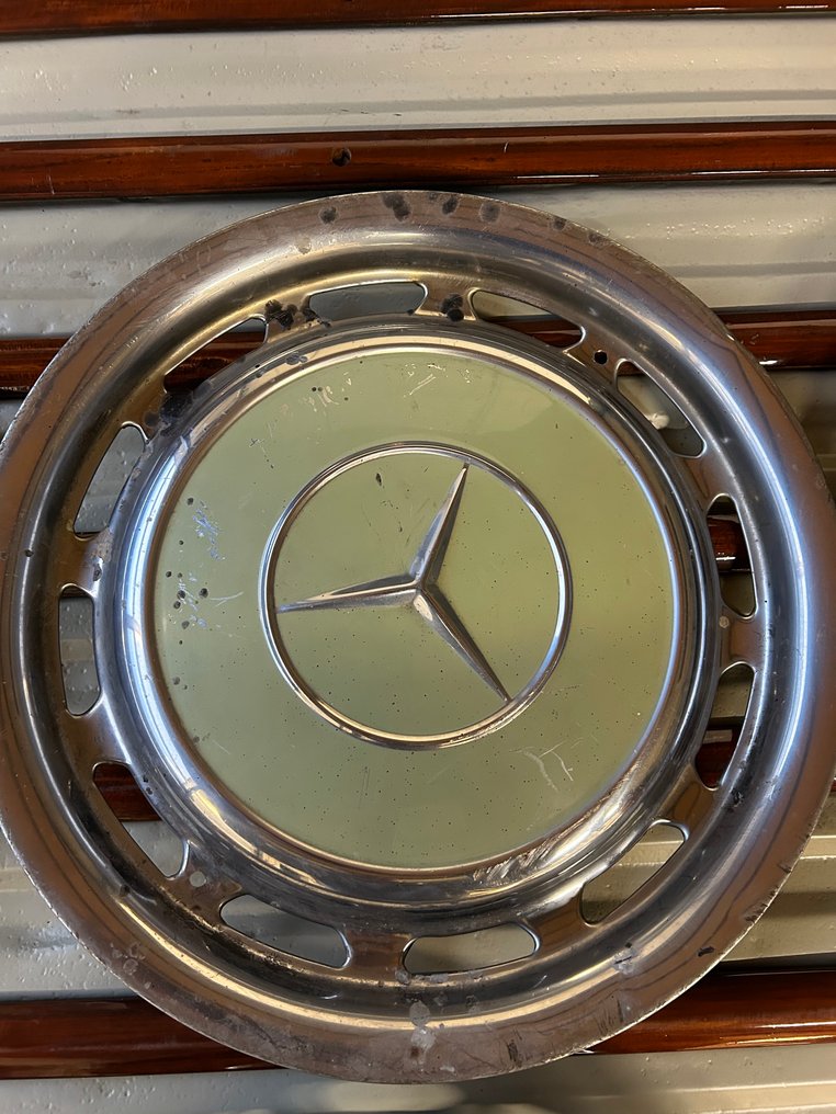 轮毂盖 - Mercedes-Benz - 200D - 1980 #4.3
