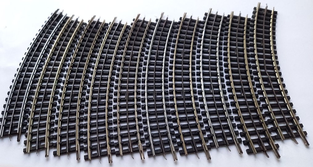 Trix Express H0 - 模型火車軌道 (269) - Trix Express 的道岔和轨道已从产品系列中移除,包括各种直线、弯线和电动道岔。 #3.2