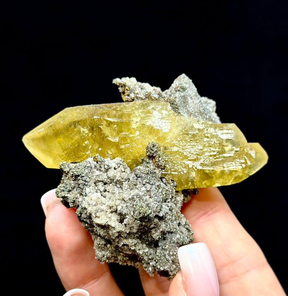 Outstanding CALCITE with PYRITE & DOLOMITE from Sweetwater Mine, Ellington, Missouri USA Specimen - Height: 7.5 cm - Width: 6.5 cm- 100 g #2.1