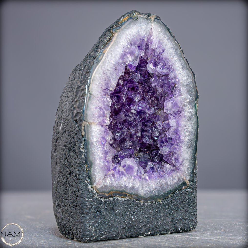 Εντυπωσιακός αμέθυστος Λαμπερή ομορφιά κρυστάλλων σε βιολέτα.- 1322.44 g #1.0