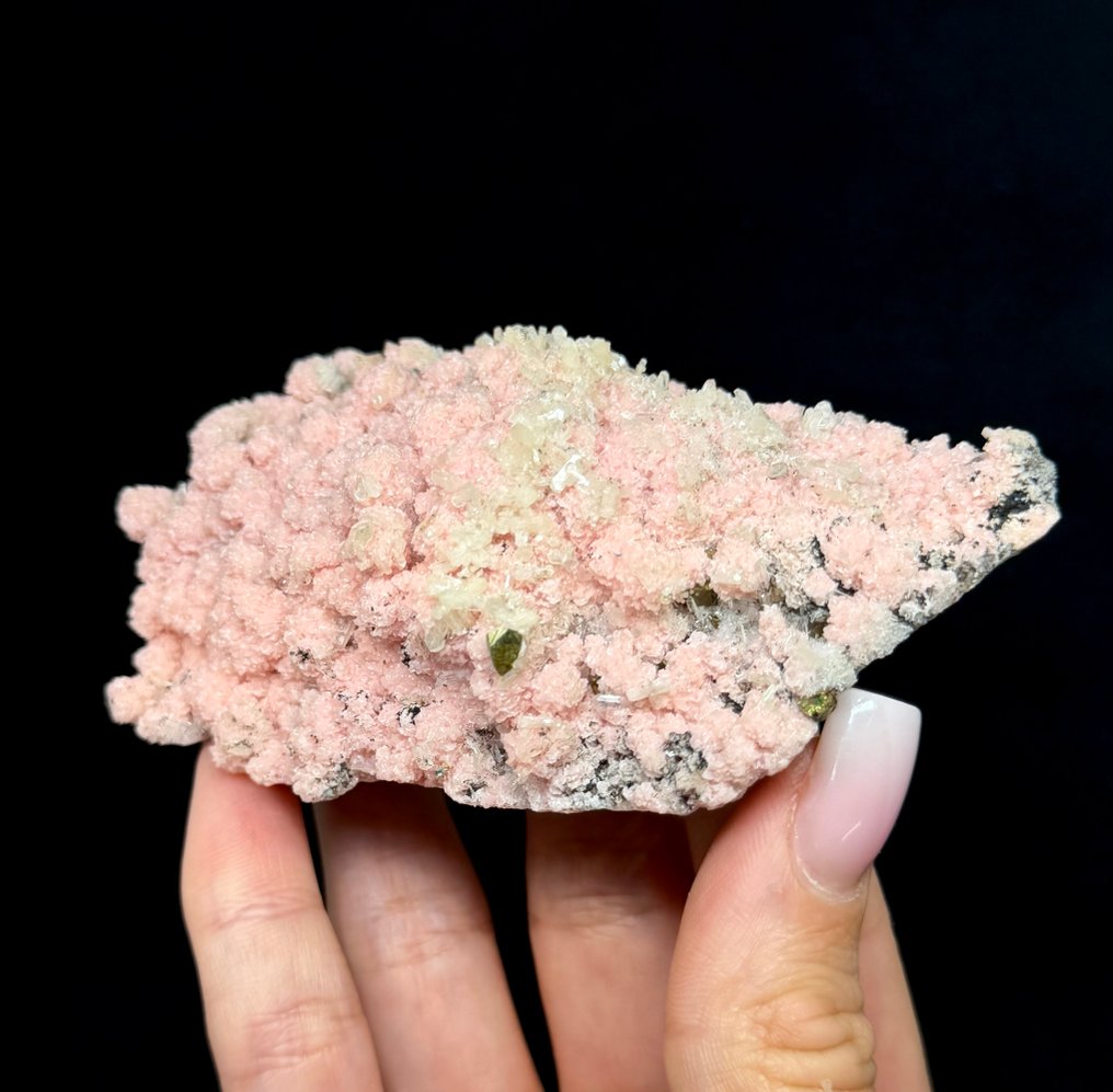 Excellent RHODOCHROSITE with QUARTZ, STILBITE & CHALCOPYRITE specimen from Davidkovo ore field, Specimen - Height: 10.5 cm - Width: 6 cm- 193 g #1.0