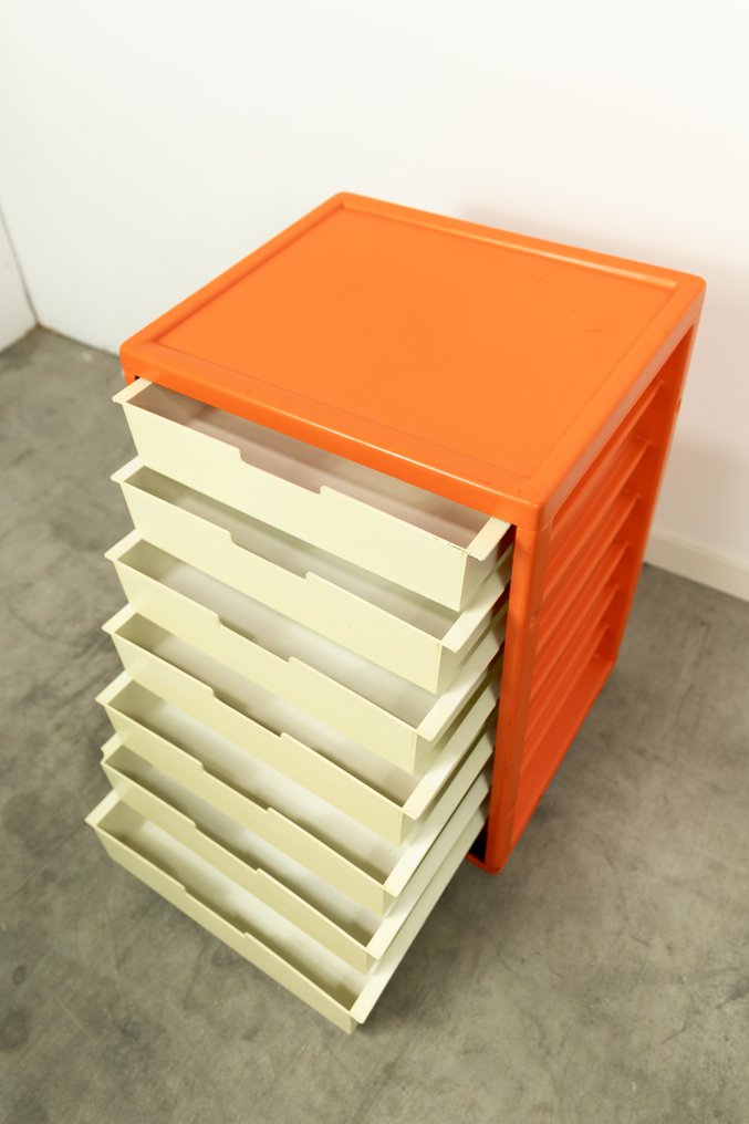 Meurop - Peter De Bruyne - Commode - Supertyros 2000 - Plastique - l'ère spatiale #4.3