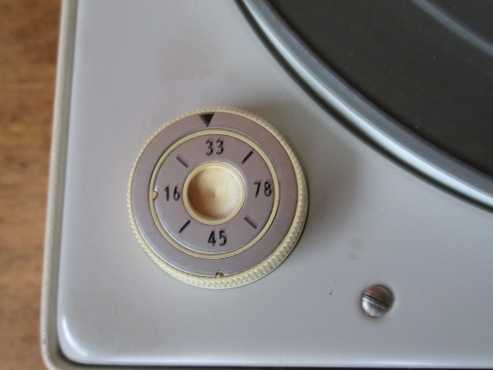 NOVAC - 252 Record player #3.2