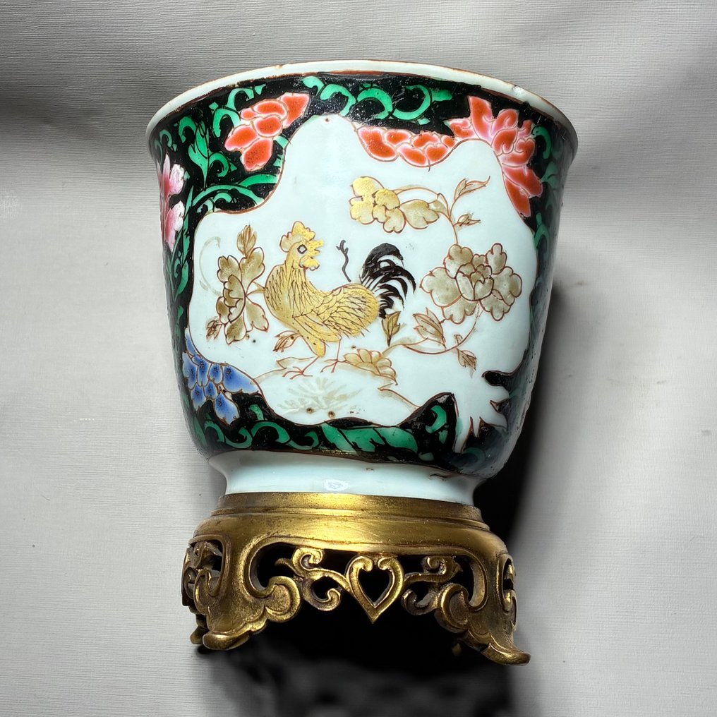 一只公鸡装饰奖杯 - 青铜底座（无保留价出售） - 瓷器 - 中國 - 清雍正（1723-1735） #1.0