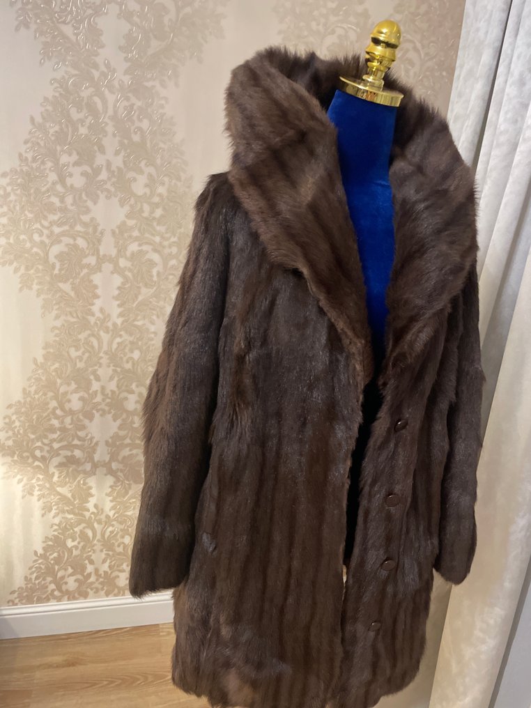 Artisan Furrier - Abrigo de piel #1.0