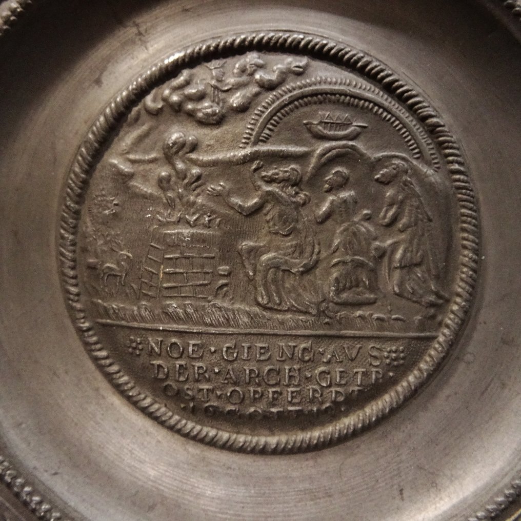 中世纪后期 锡盘 - 纽伦堡的圣容器 (没有保留价) #2.1