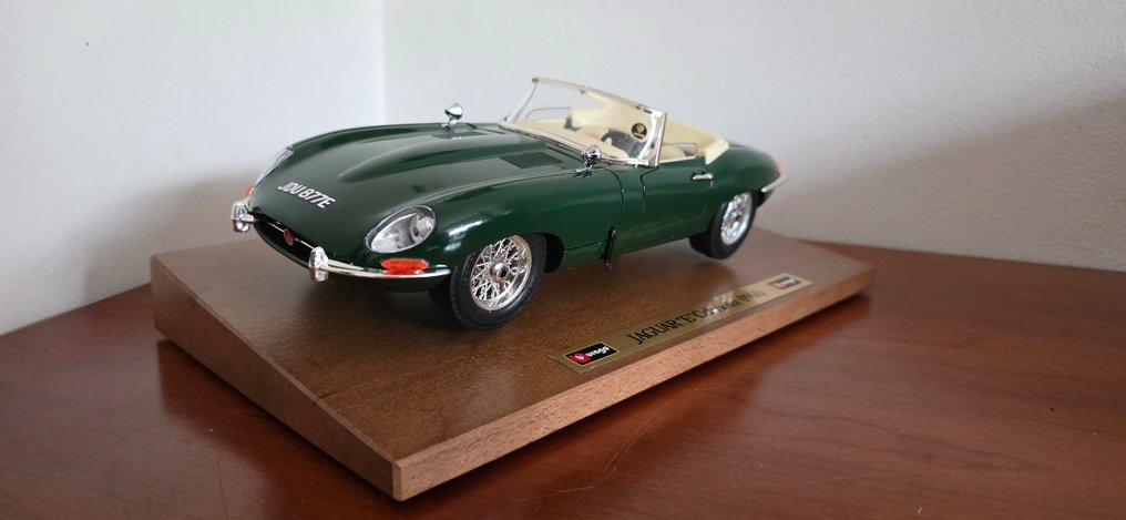 Bburago 1:18 - Modellauto - Jaguar E-Type Cabriolet (1961) #3.2