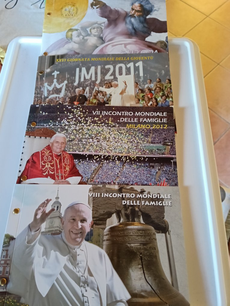 教廷. 2 Euro 2009/2015 "Busta Filatelico Numismatica" (4 monete) #1.0