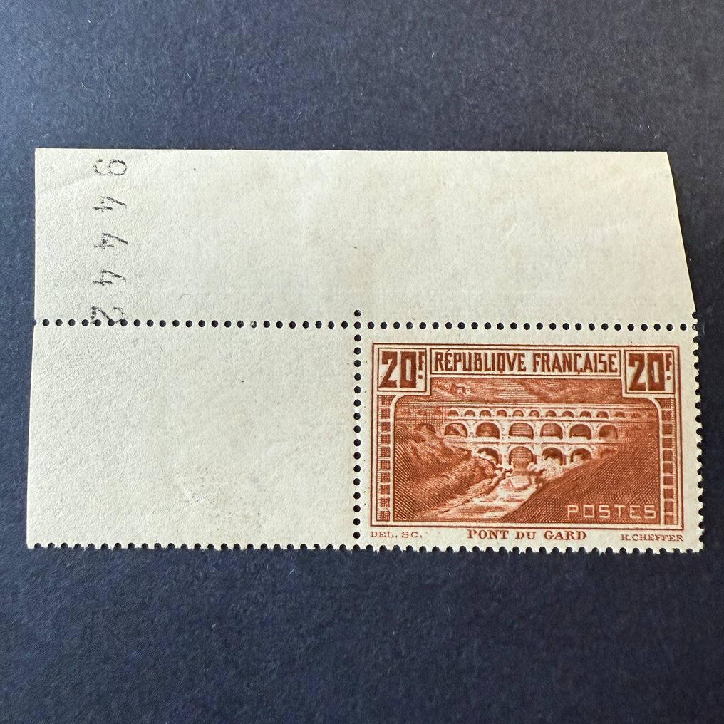 法國  - Yvert 262d IIA 型“Pont du Gard”硬币，叶片色调较深，状态全新 ** - TB #1.0