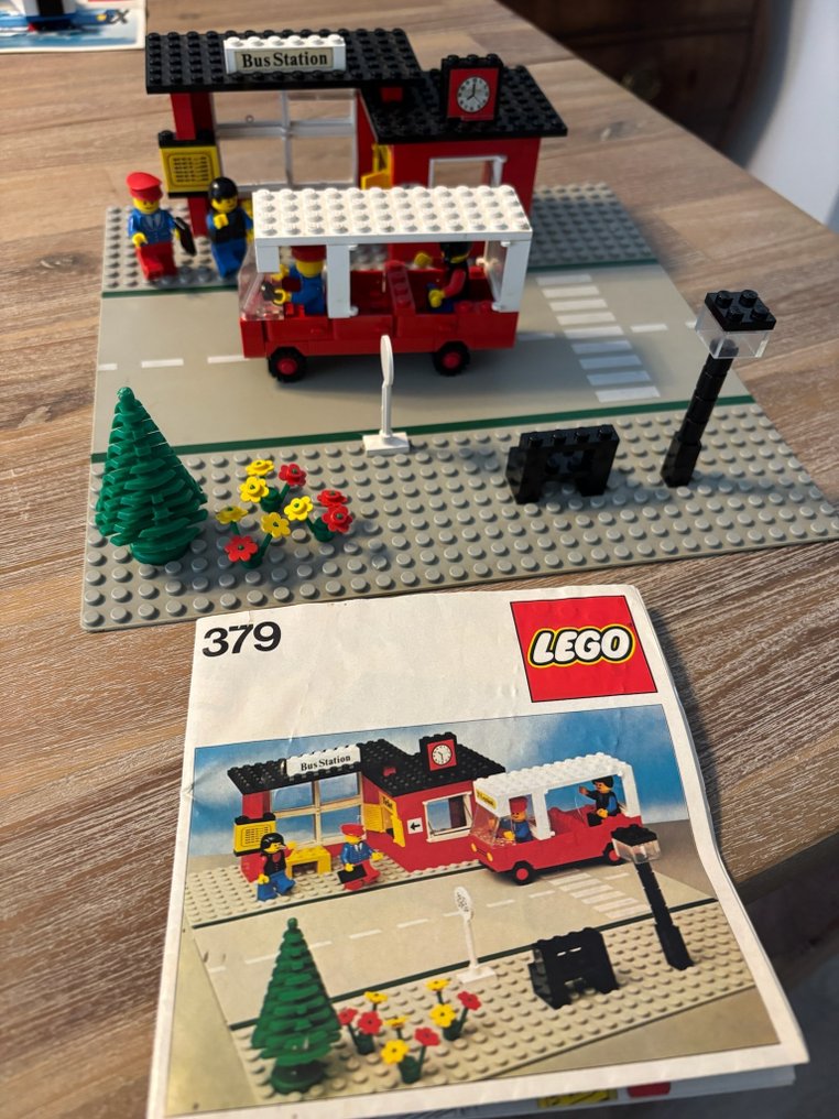 Lego Set - 379 - Classic Town - Bus Station #1.0