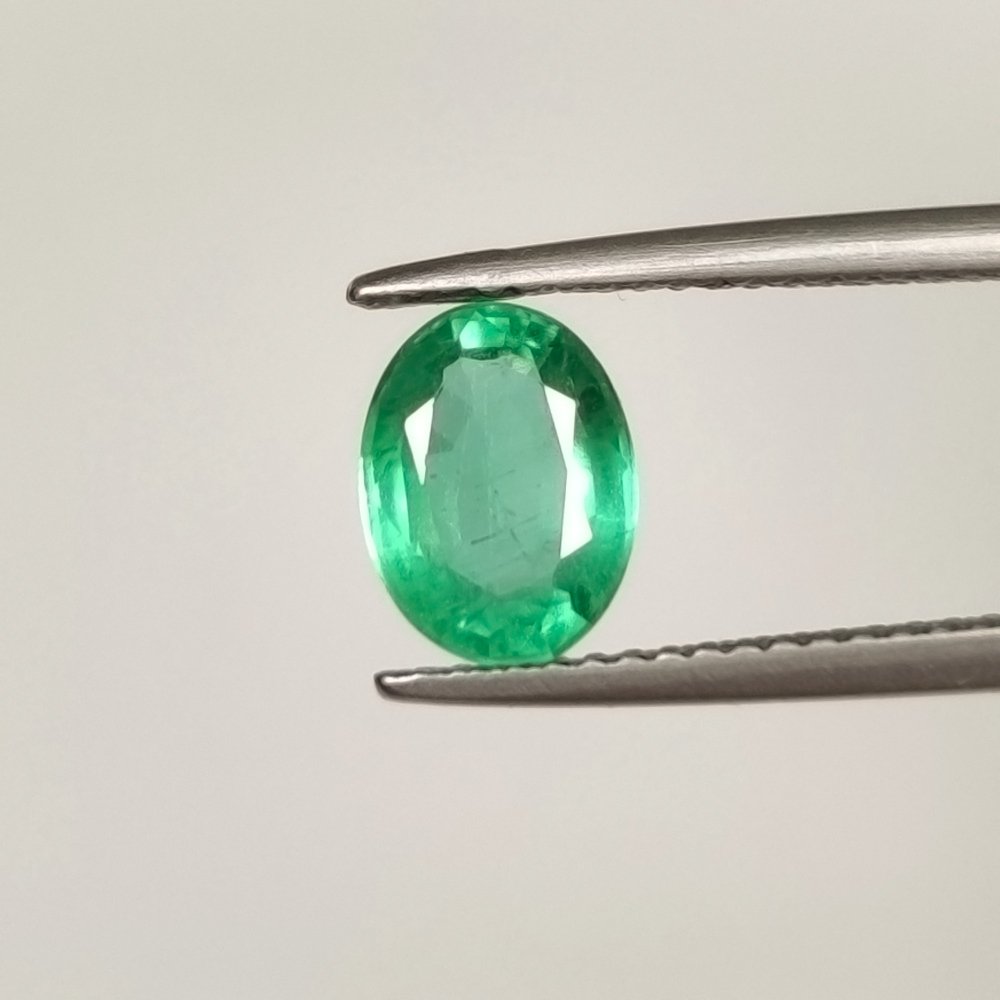 Grøn Smaragd  - 1.30 ct - International Gemological Institute (IGI) #3.2