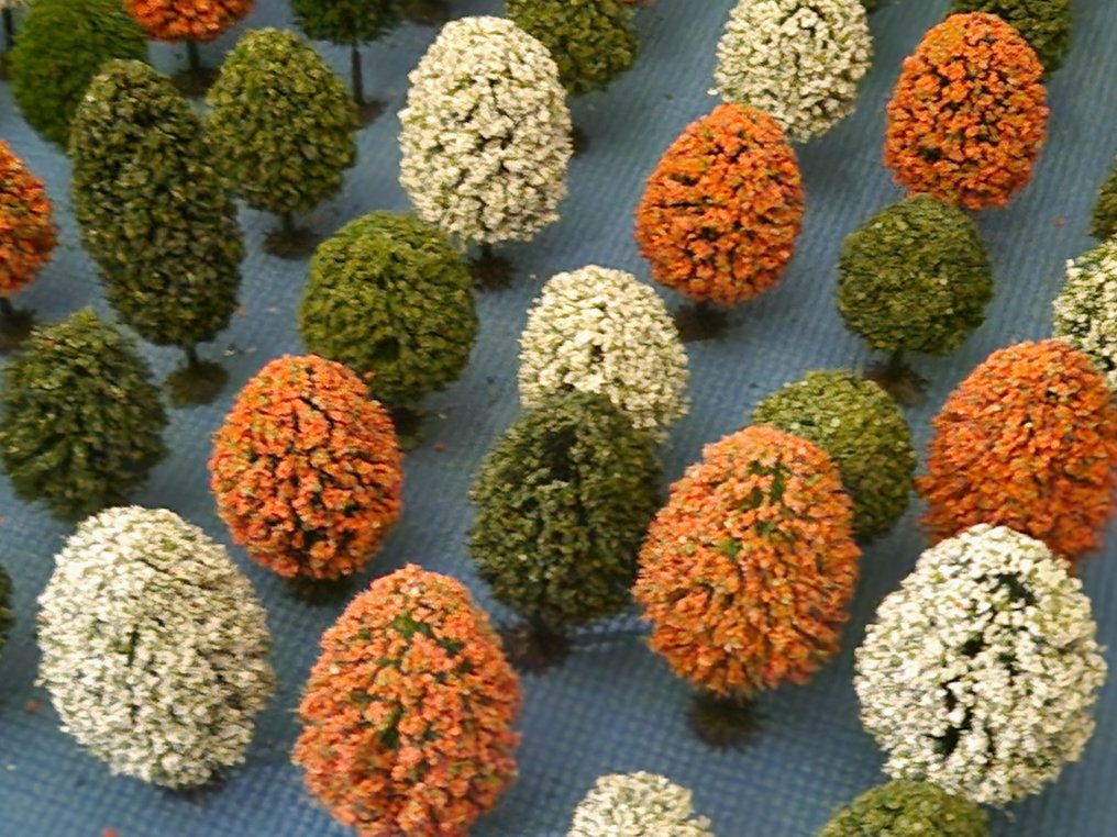 Busch H0 - Peisaj machetă tren (1) - Copaci cu flori roz și albe #1.0