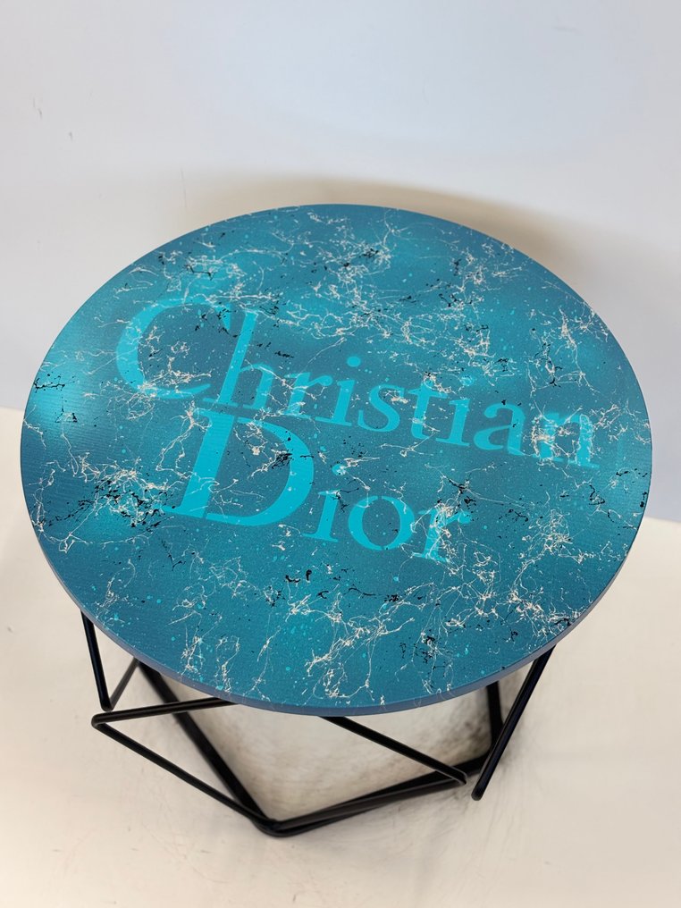 Rob VanMore - Tea-Time on C. Dior Table - ø50cm #3.2