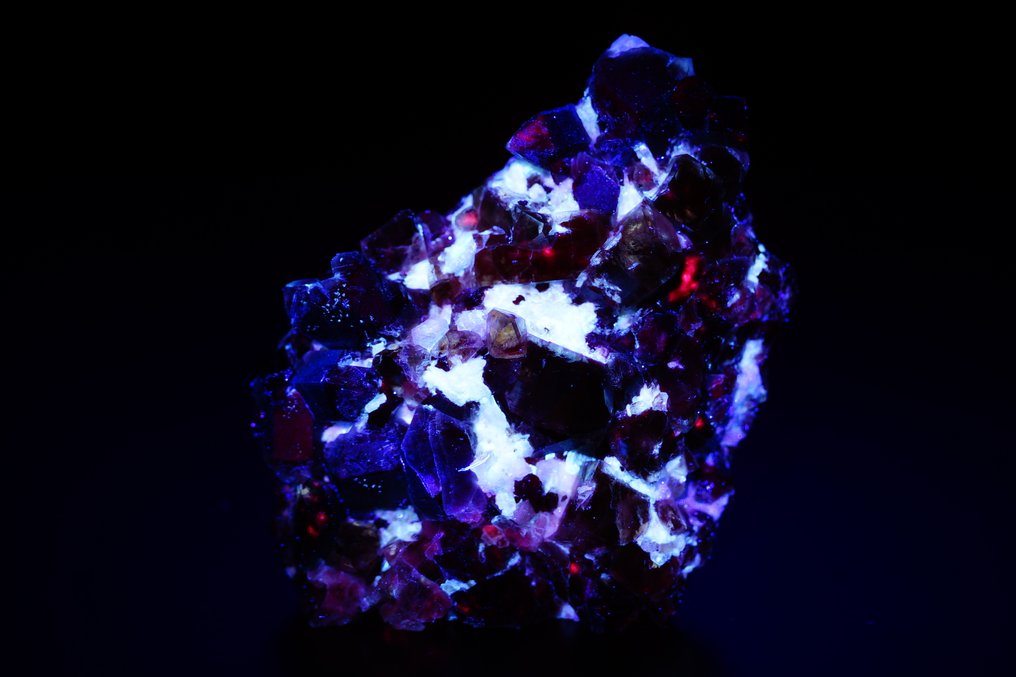 Cristais de topázio dourado grande com cristais de quartzo fumê na matriz. - excelente - cristais terminados - fluorescente - Altura: 10.5 cm - Largura: 7.8 cm- 368 g #4.3