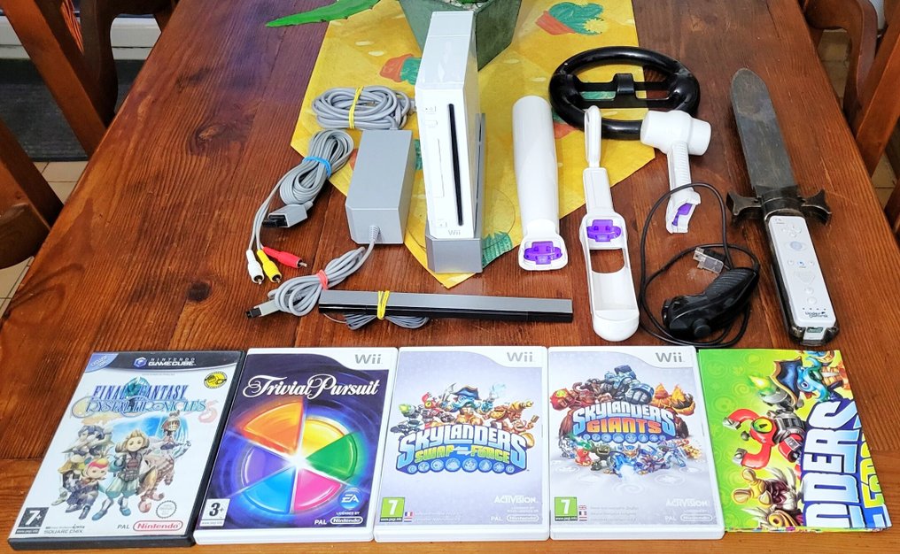 Nintendo - Wii - GameCube compatible console + 1 white controller with protective cover + 1 black Nunchuk + - Κονσόλα βιντεοπαιχνιδιών + παιχνίδια #1.0