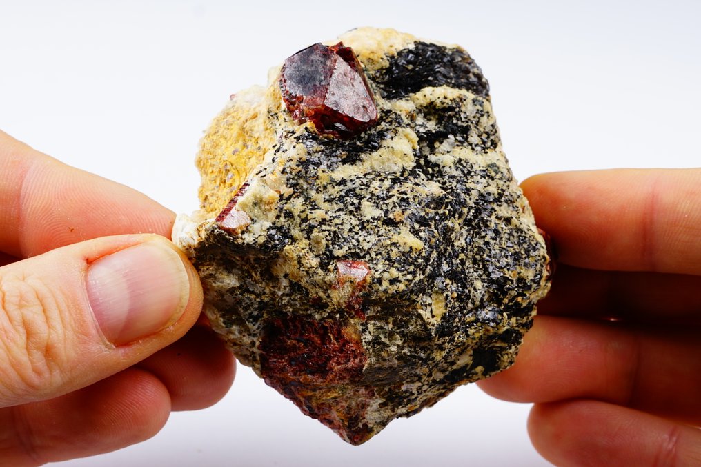 Brilliant Red Zircon Crystals on Matrix - intensive fluorescence in UV light - big specimen - no reserve price - Height: 8 cm - Width: 6.8 cm- 313 g #1.0