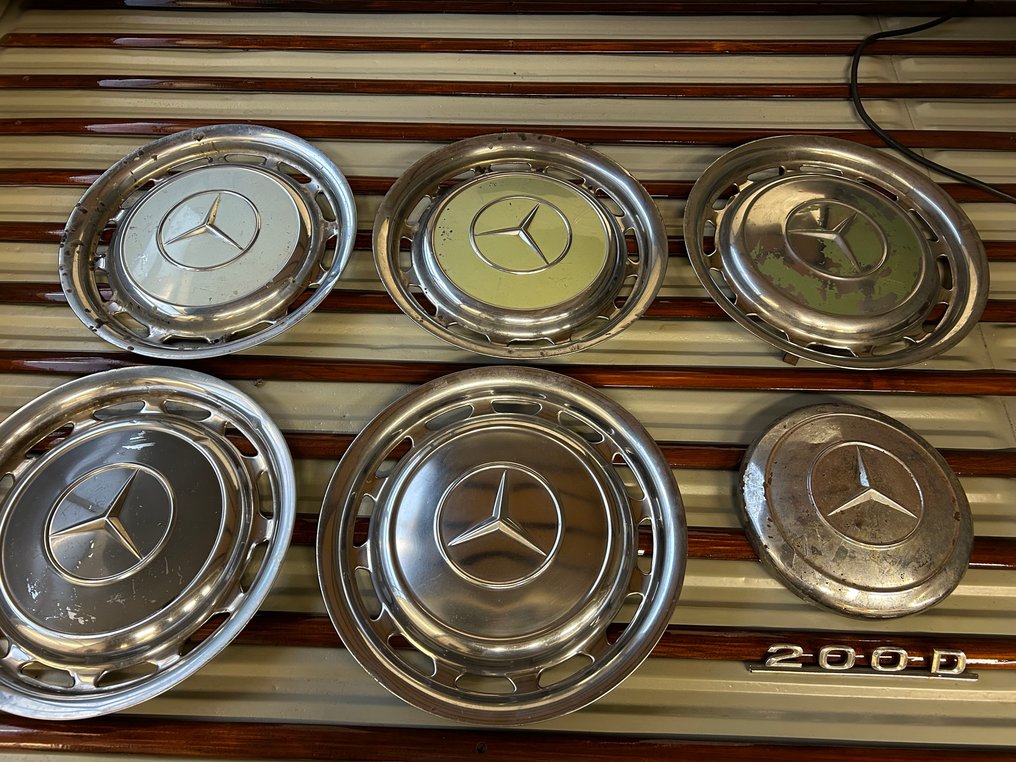 轮毂盖 - Mercedes-Benz - 200D - 1980 #1.0