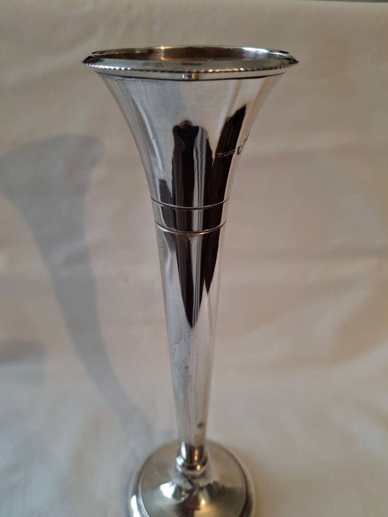 花瓶 -  荷格 1级银制花瓶，来自英国，20世纪下半叶。 - .925 银 - 银色高花瓶 #3.2