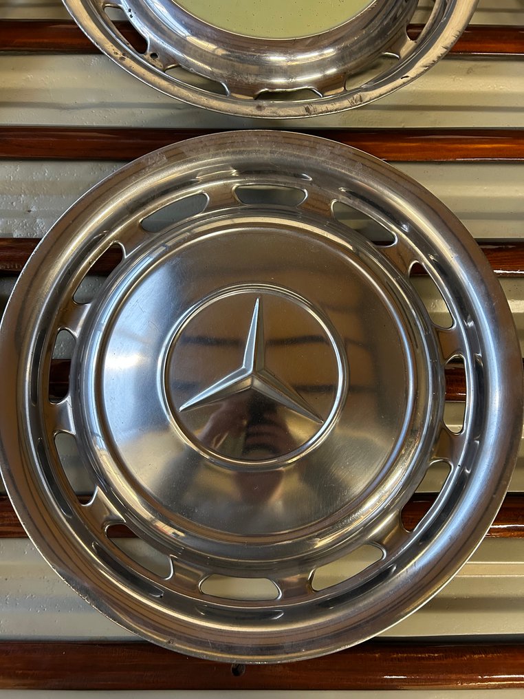 轮毂盖 - Mercedes-Benz - 200D - 1980 #3.2