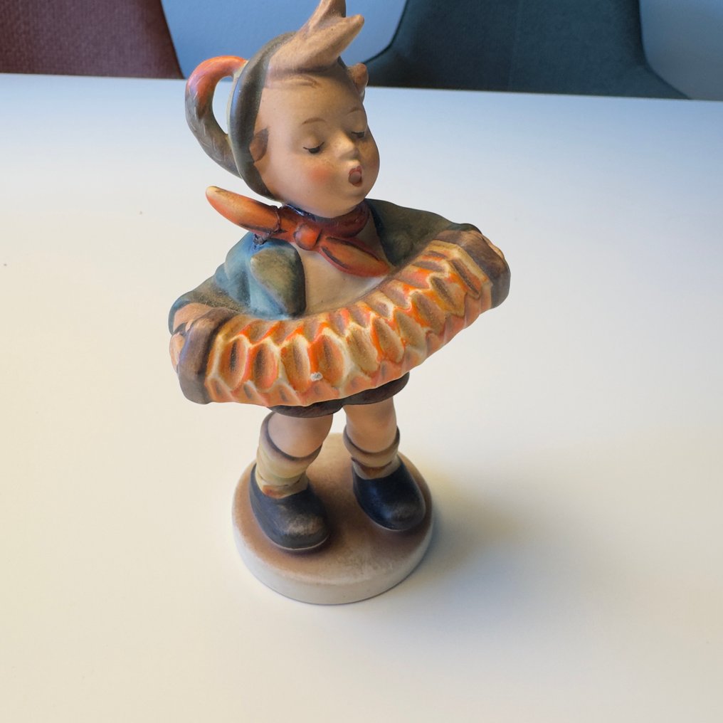 Hummel - M.I. Hummel - Φιγούρα - Junge mit Akkordeon - TMK2 - Πορσελάνη #1.0